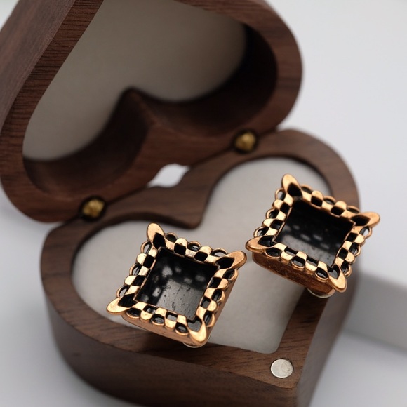 Renoir Vintage Clip on Shadow Box Earrings “Ebony Lace” - Picture 4 of 12